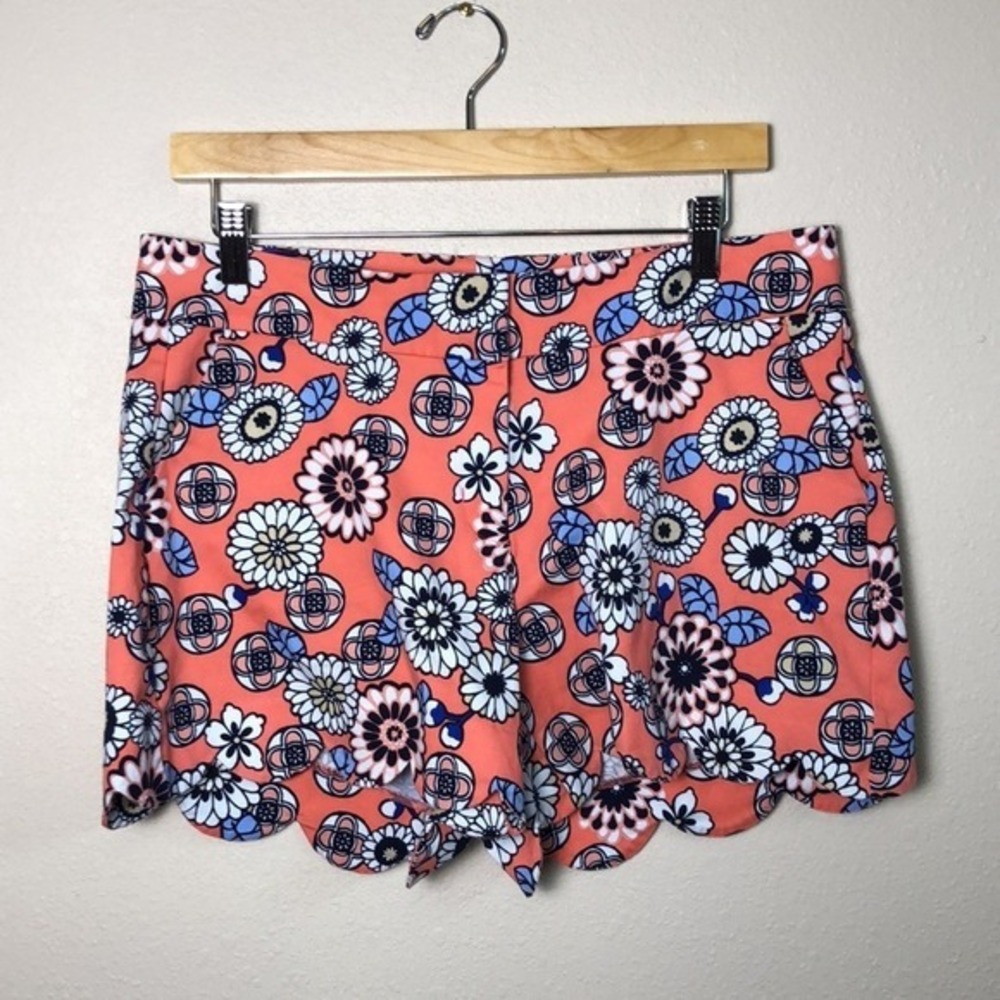 CROWN & IVY Women Size 10 Colorful Geometric Floral Scallop Hem Shelby Shorts